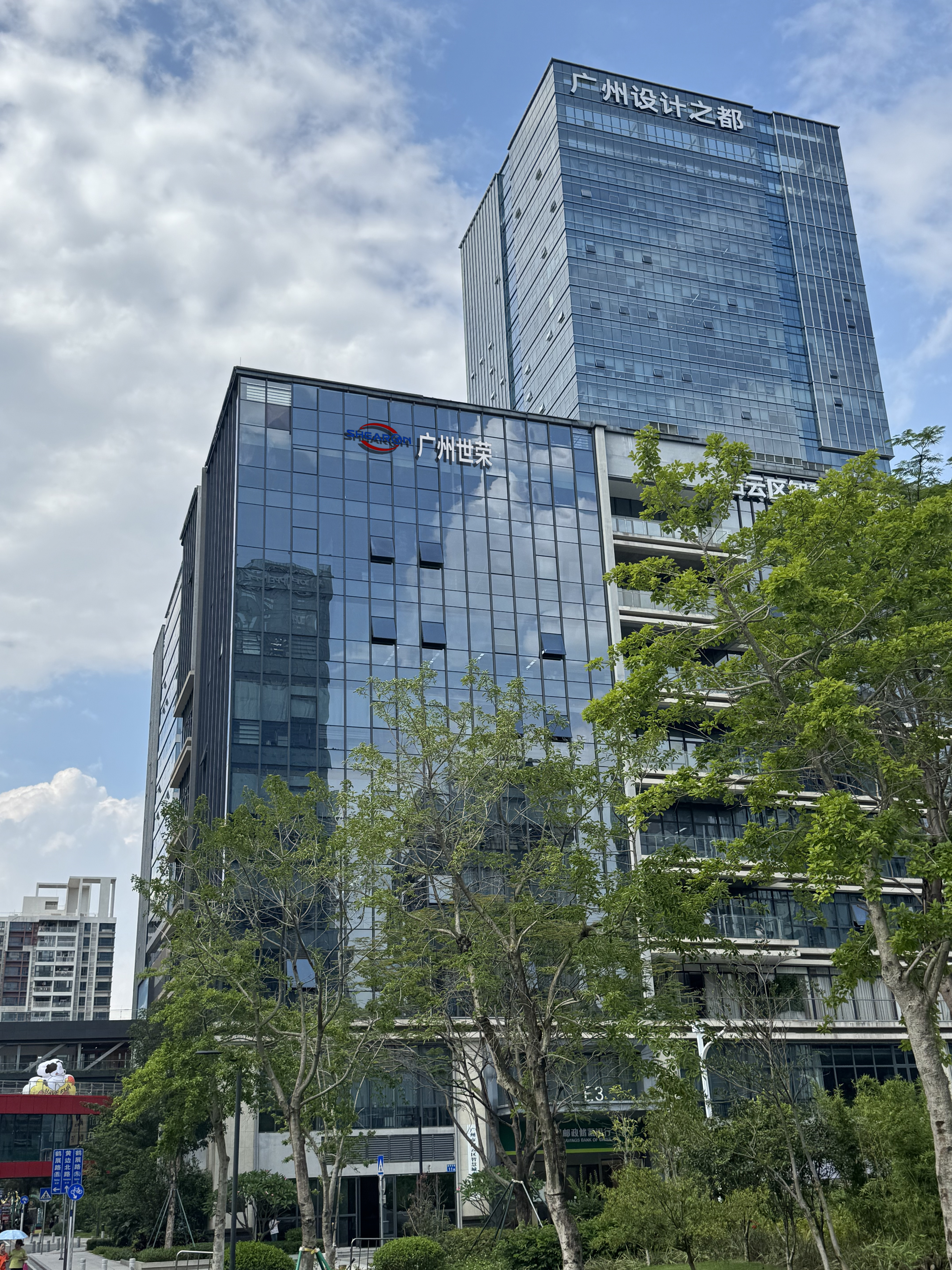 Shirong Logistics (Guangzhou) Co., Ltd, establecida en 2017, es una empresa internacional integral de logística. Nuestro negocio involucra transporte aéreo internacional, transporte oceánico, declaración e inspección de aduanas, logística de almacenamiento, entrega internacional expresa, autorización aduanera en puertos de destino y servicios de puerta a puerta.