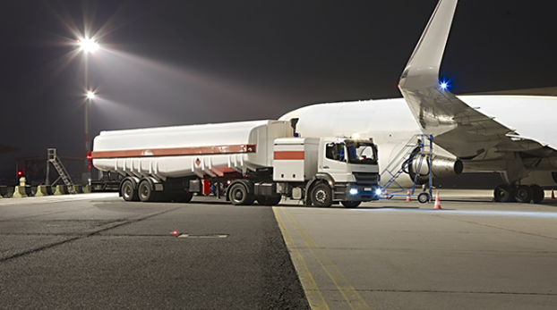 Modo: los productos se transportan primero en camión a un aeropuerto, por avión (flete aéreo). Overrival en el aeropuerto de destino, el camión los entrega al FinalConsignee.